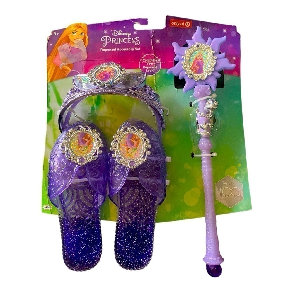 NWT-DISNEY-RAPUNZEL ACCESSORY SET
Tiara
Shoes
Wand
Brand new.
Ages 3+